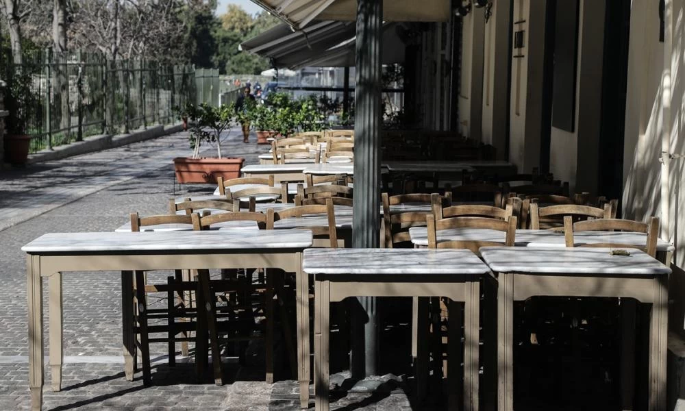 Κορονοϊός: Απώλειες τζίρου σε ξενοδοχεία και εστίαση το καλοκαίρι του 2020